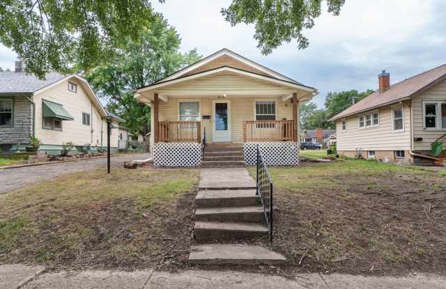 Photo of 2215 SW Hazelton Ct. – Charming 3 Bedroom Home Available Now!