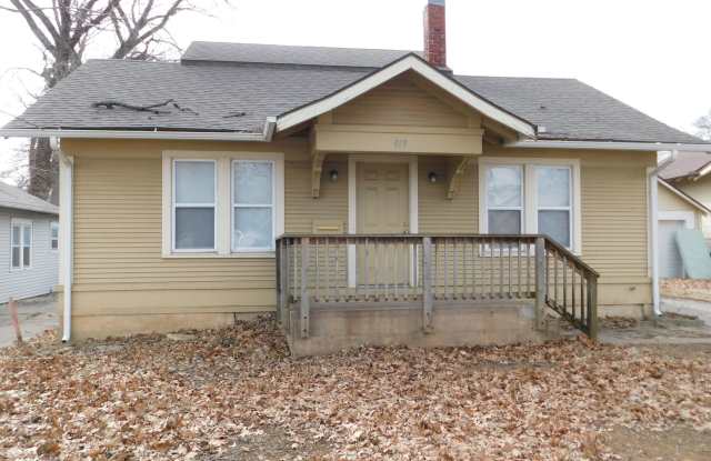 Great 2 bedroom/1 bath home in El Dorado!