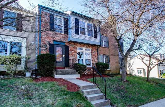 Fantastic 3 BR/2.5 BA Townhome minutes from Rio Lakefront. Ready Mid-May