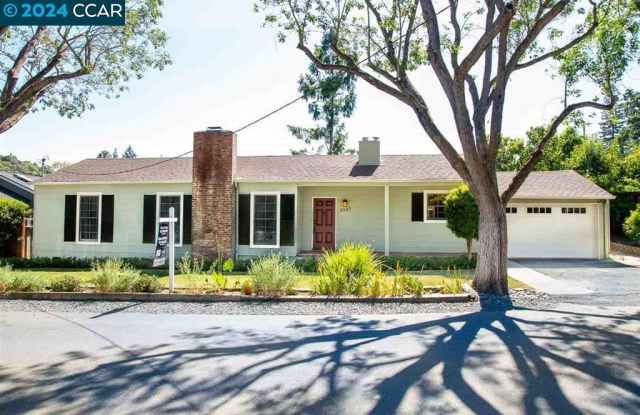 1027 Walnut Dr