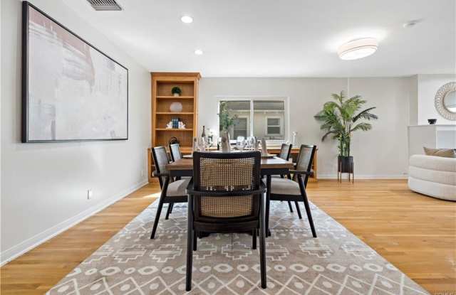 Photo of 124 N Le Doux Road