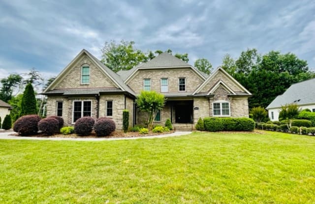 2915 Wynnewood Drive - 2915 Wynnewood Drive, Greensboro, NC 27408