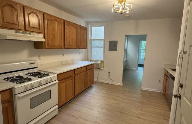 421 ADAMS ST