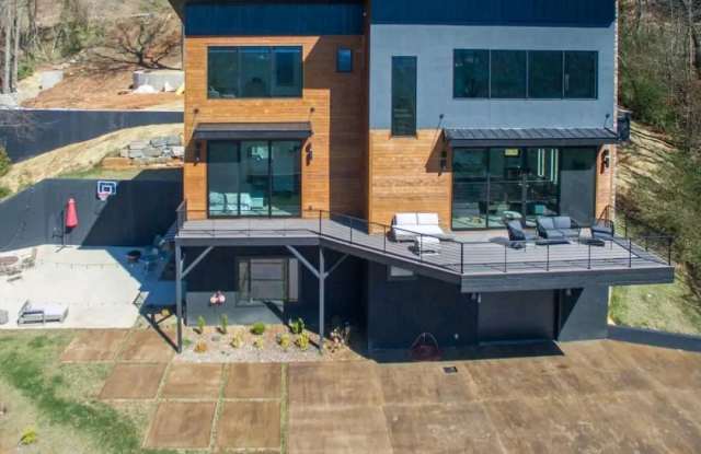 127 N Griffing Boulevard