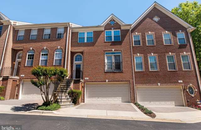 102 LOUNSBURY Place