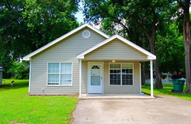 213 W Ross Ave - 213 West Ross Avenue, Sapulpa, OK 74066