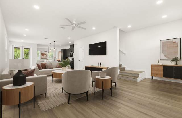 210 E Columbus Dr