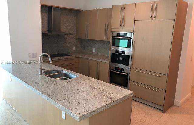 Photo of 900 brickell key