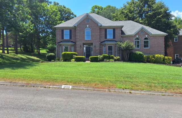 4bd/3 bath located in desirable neighbor in Fox Den Subdivision in West Knoxville