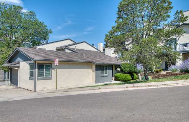 Townhome - 2 bedrooms, 1 bathroom & 1 car garage - brand-new A/C! 1 dog up to 35 lbs. allowed!