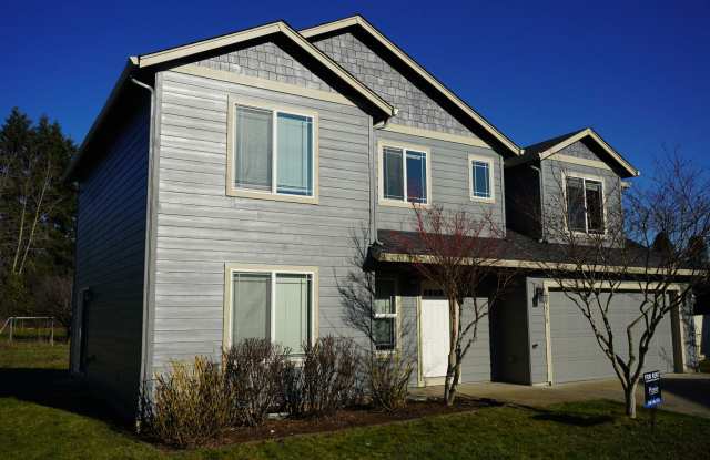 Spacious Central Vancouver 2 Story Home for Lease - 4316 NE 58th Cir