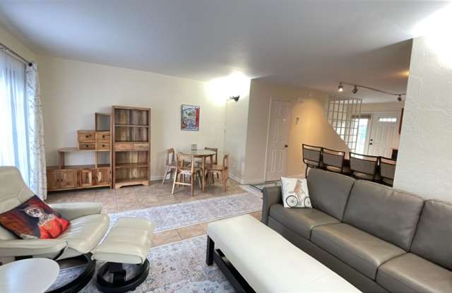 Furnished 2 Bdrm/2 Bath Condo in the Heart of Downtown Ashland!