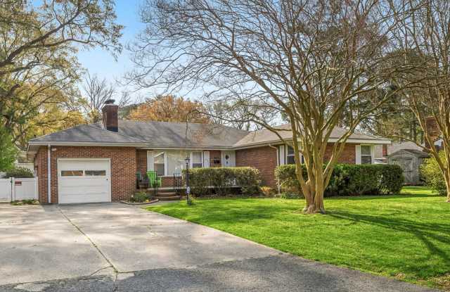 Charming 3 bedroom brick ranch home for rent in Virginia Beach!