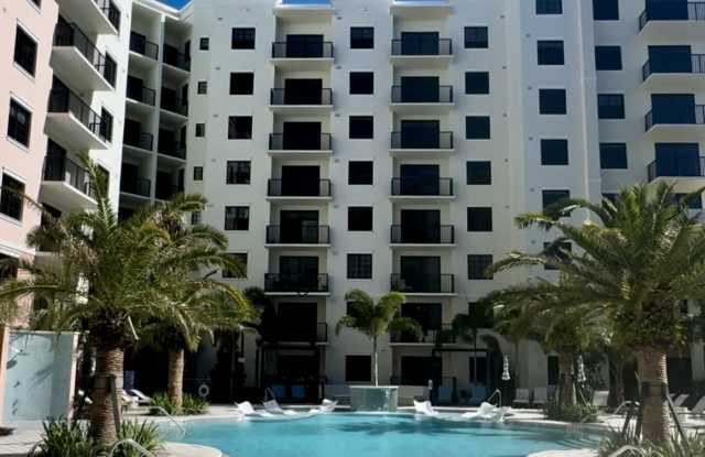 Photo of 930 W Spruce St