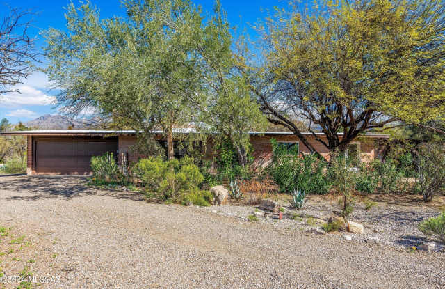 8801 E Buckboard Road