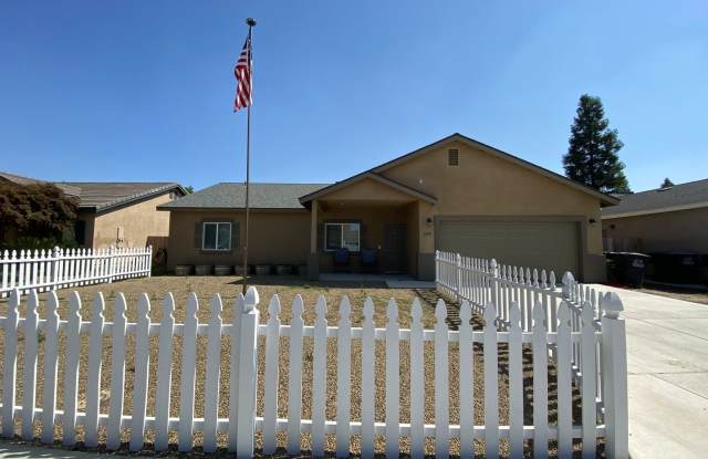Photo of Newer home for rent in Visalia