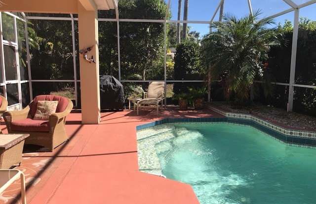 2/2 POOL HOME - ROSEDALE COUNTRY CLUB - CLOSE TO SHOPPING/BEACHES