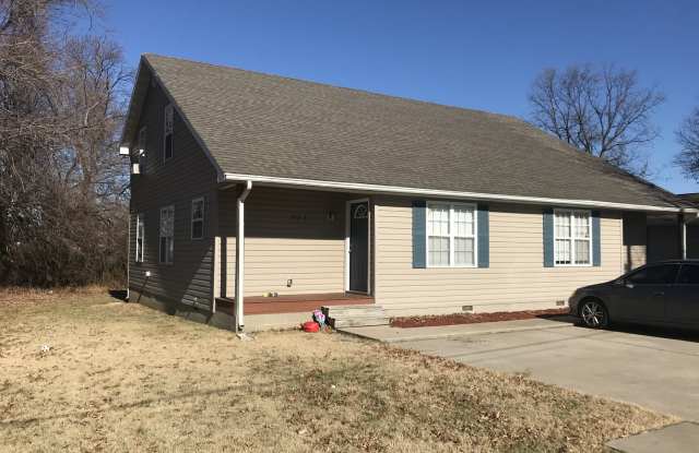 Very Nice 3BR/2BA Duplex on Dead End Street!