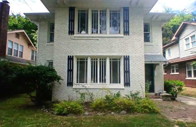 Stunning 3 Bedroom 2 Bath | Midtown | Includes Appliances - $99 Move In Special