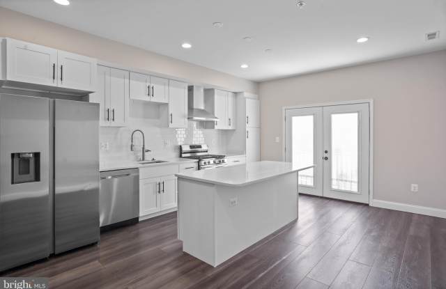 1207 CLARKSON Street