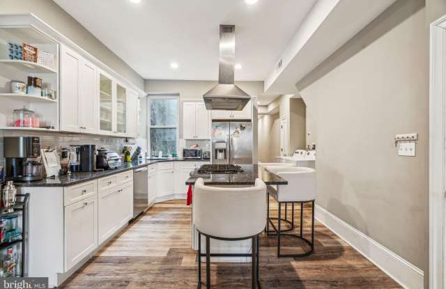 824 CHRISTIAN STREET