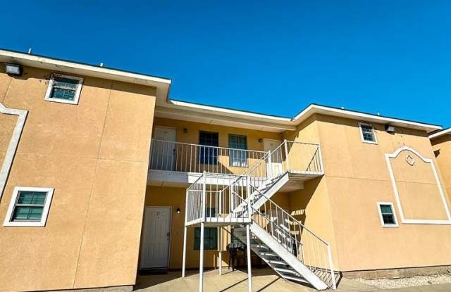 391 Riverside Dr