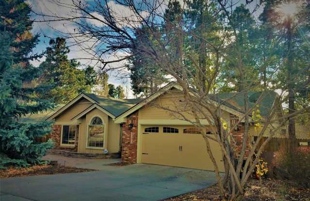 Beautiful Boulder Pointe Home! 3bd / 2ba + Office - No Students! - Small Pets Considered!! Avail. Sept 10th!