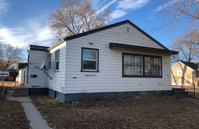 House- NW - 413 16th Street Northwest, Minot, ND 58703