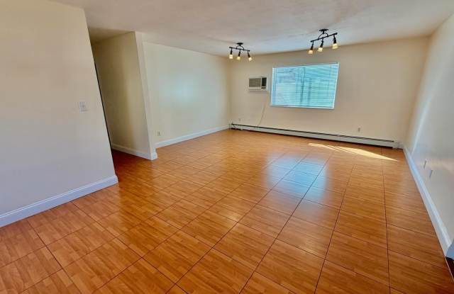 456 E Chester Street