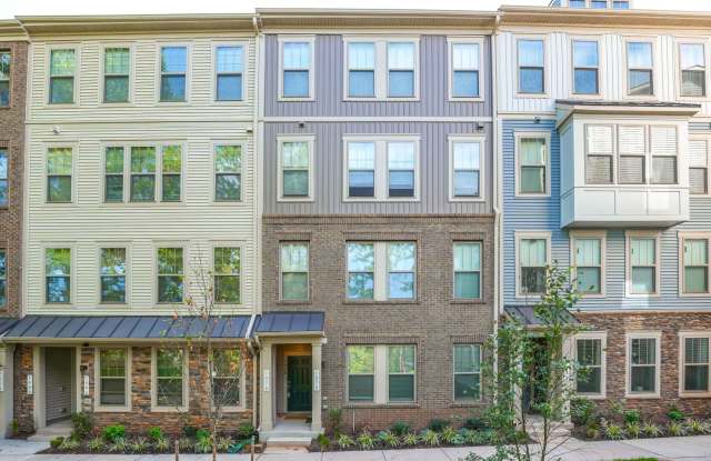 Photo of 707 Thomas Ln #A