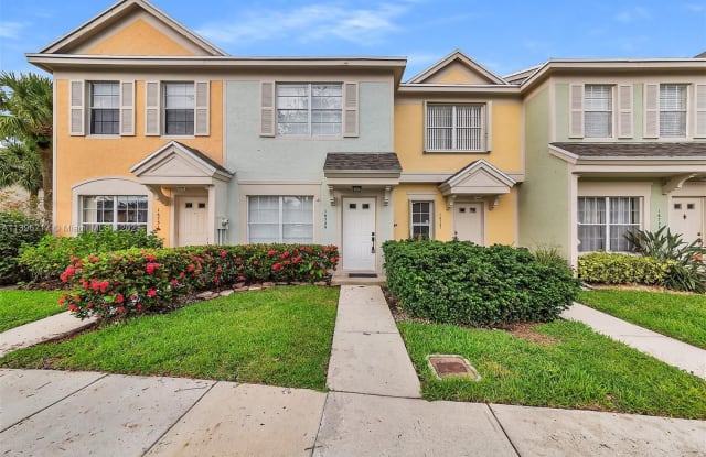 16729 Hemingway Dr - 16729 Hemingway Drive, Weston, FL 33326