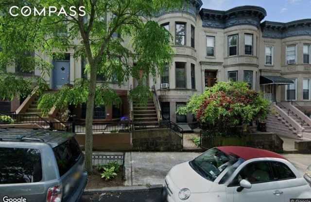 Photo of 538 44th Street