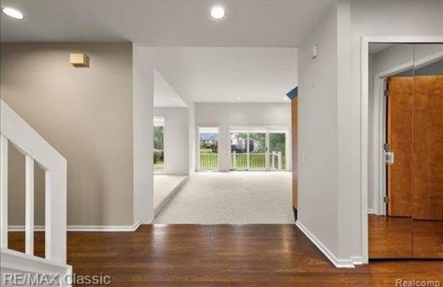 5511 maple leaf Court