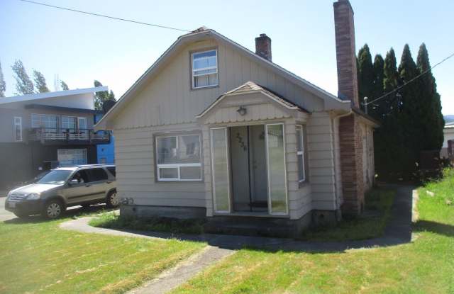 1504 Carolina St (2236 Queen St)