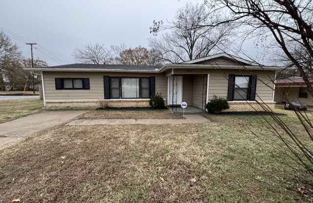 Photo of 1501 School Dr