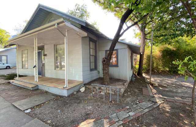 Charming  Updated 3 BR / 2 BA House Downtown  Walking Distance to the University of TX / Wood Floors photos photos