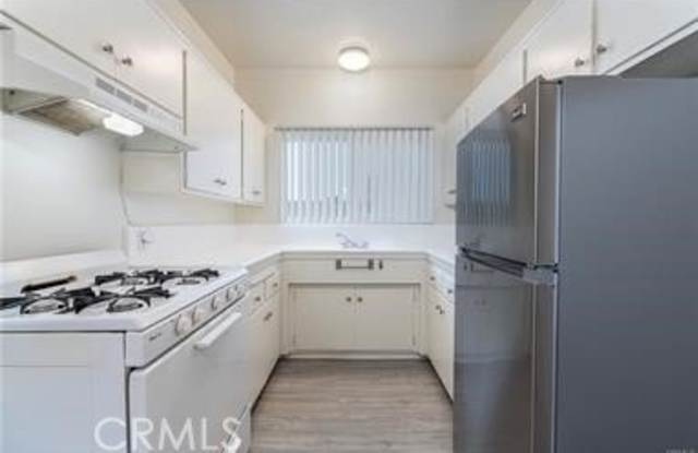 2312 Vanderbilt Lane