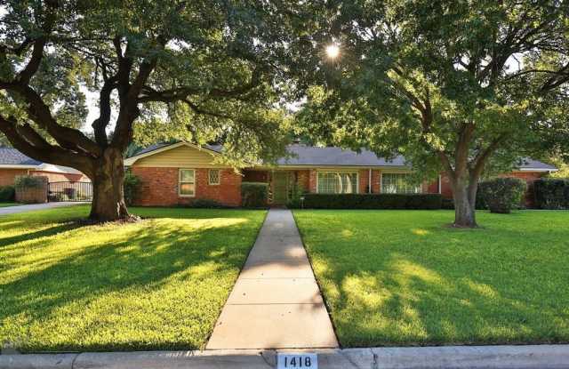 1418 Elmwood Drive