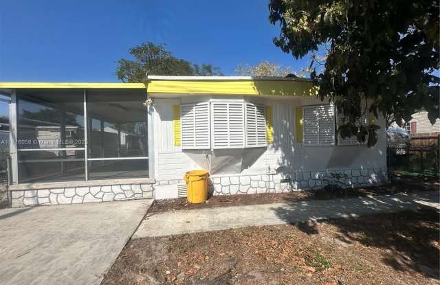 11869 W Sandalfoot Blvd W