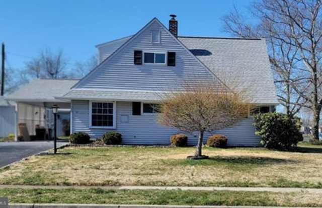 4 bedroom 2 bath home in the Crabtree section of Levittown. Available for move in 6/1/2023 - 15 Catalpa Lane, Levittown, PA 19055