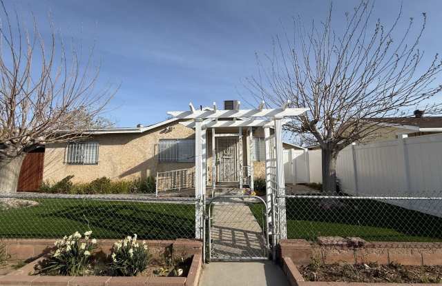 Lancaster 3 Bedroom + 2 Bathroom
