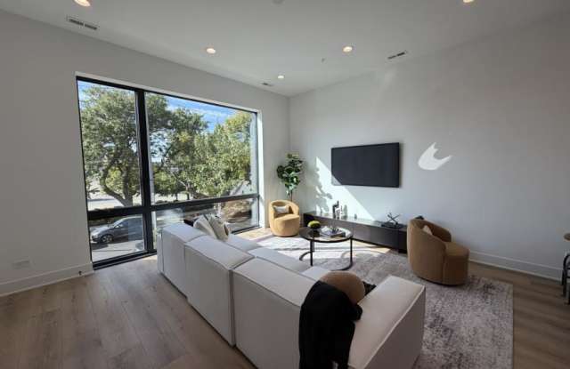 Photo of 1626 West Hastings