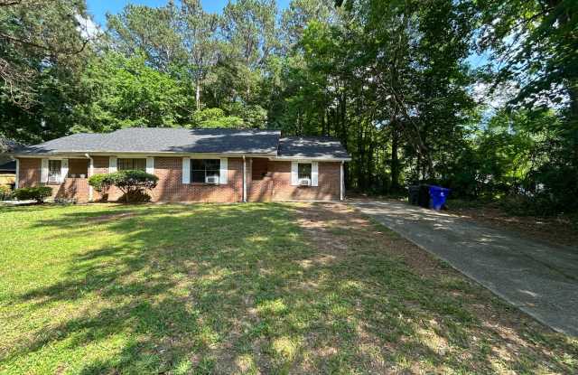 105 Meadowbrook Court Unit A - Available Soon! Recently Renovated All Brick Duplex near Downtown Fayetteville. photos photos