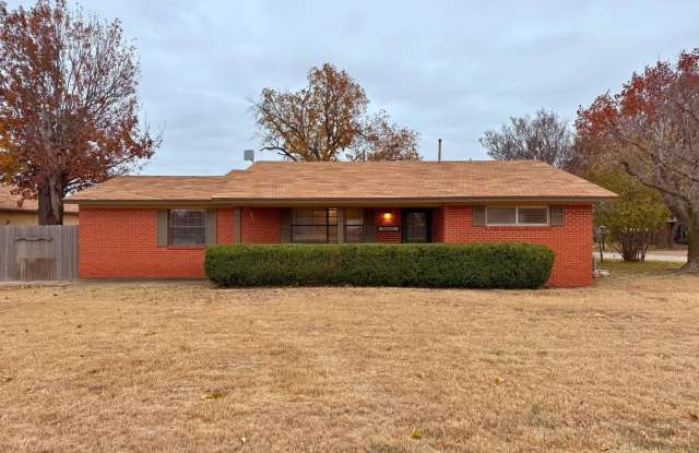 Photo of 3 Bed 1 Bath + Garage/Workshop On Corner Lot