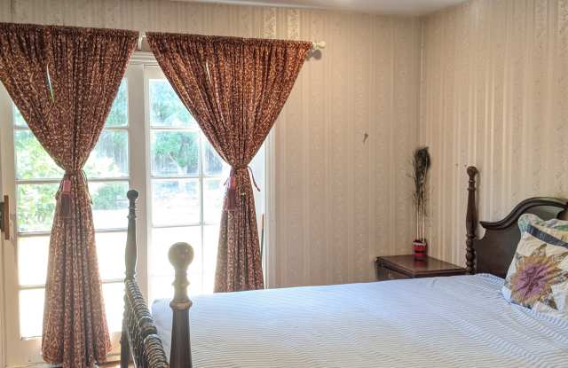 Photo of 945 Stonehurst Way