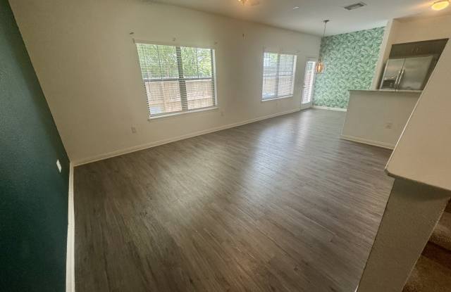 418 Lockhart Street - 1