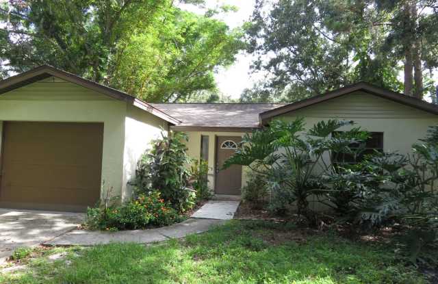 Open and bright 2/2 with garage