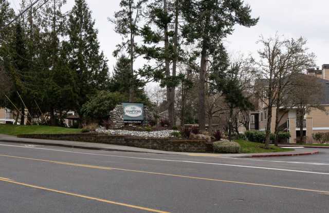 3 Bed 2 Bath Mukilteo Condo - Great Community w/ Pool + Exercise Room! - 5300 Harbour Pointe Boulevard, Mukilteo, WA 98275