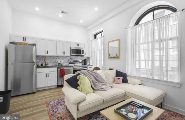 1415 LOCUST Street