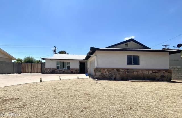 Photo of 4627 W ROSE Lane